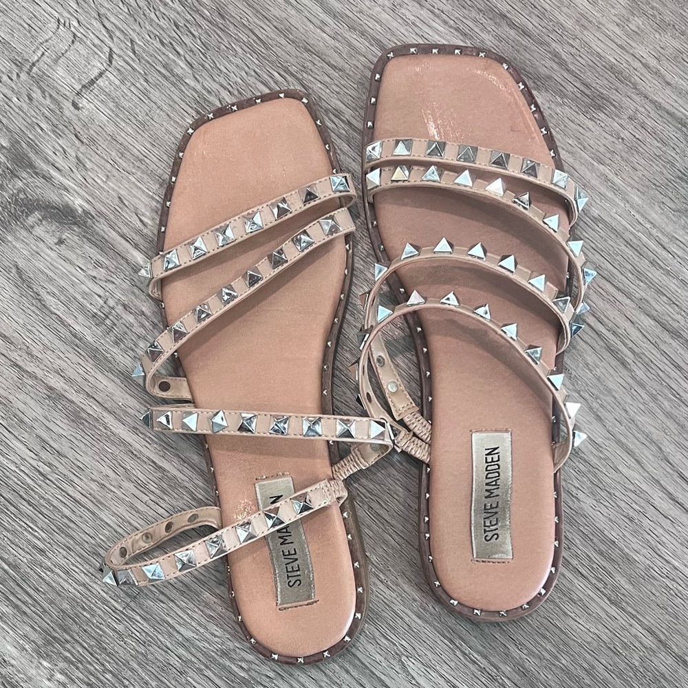 Steve Madden Size 7.5 Studded Cognac Sandals